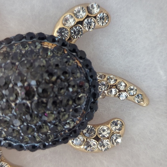 Rhinestone Turtle Bag Charm - Picture 4 of 4